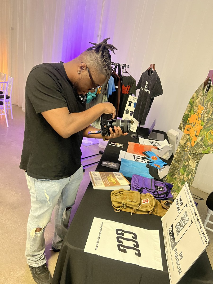 GoldxCoast's tweet image. Cheers to another successful pop up shop. Last night at Freestyle Karaoke was crazy! Good ppl, good vibes & good merch. Don’t miss out on the next one!