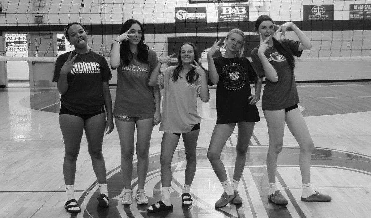 AlanahFitch8's tweet photo. Senior volleyball tryouts!! Can’t wait for this season🥰🥰 https://t.co/oSupkvFk7N