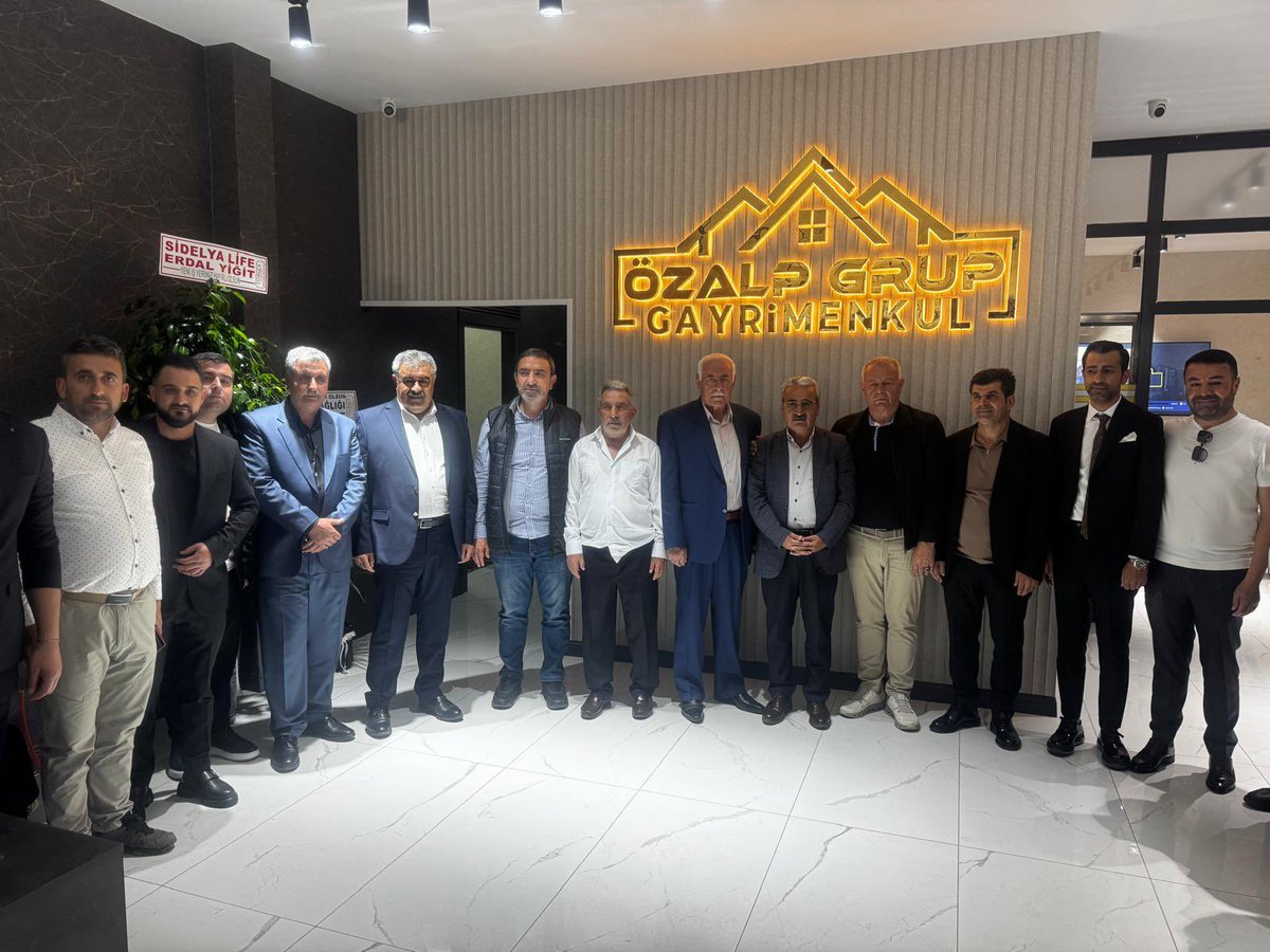 askonbatman's tweet photo. Şube başkanımız @selmannasiroglu 
Genç Girişimciler, Bayram ÖZALP, Metin DEMİR, Mehmet Nezir ÇATİ ve Emrah AYDIN’ın ortaklığında kurulan Özalp Gayrimenkul Ofisi açılışına katıldı. https://t.co/urxFLswIxz
