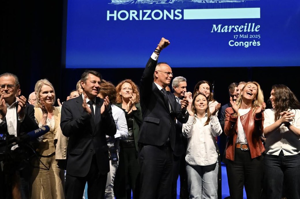 Quelle ambiance!
Quelle jeunesse engagée chez <a href="/HorizonsLeParti/">Horizons</a> aux côtés d’<a href="/EPhilippe_LH/">Edouard Philippe</a> 🙏

C’est ensemble que nous avancerons dans cette aventure 💪