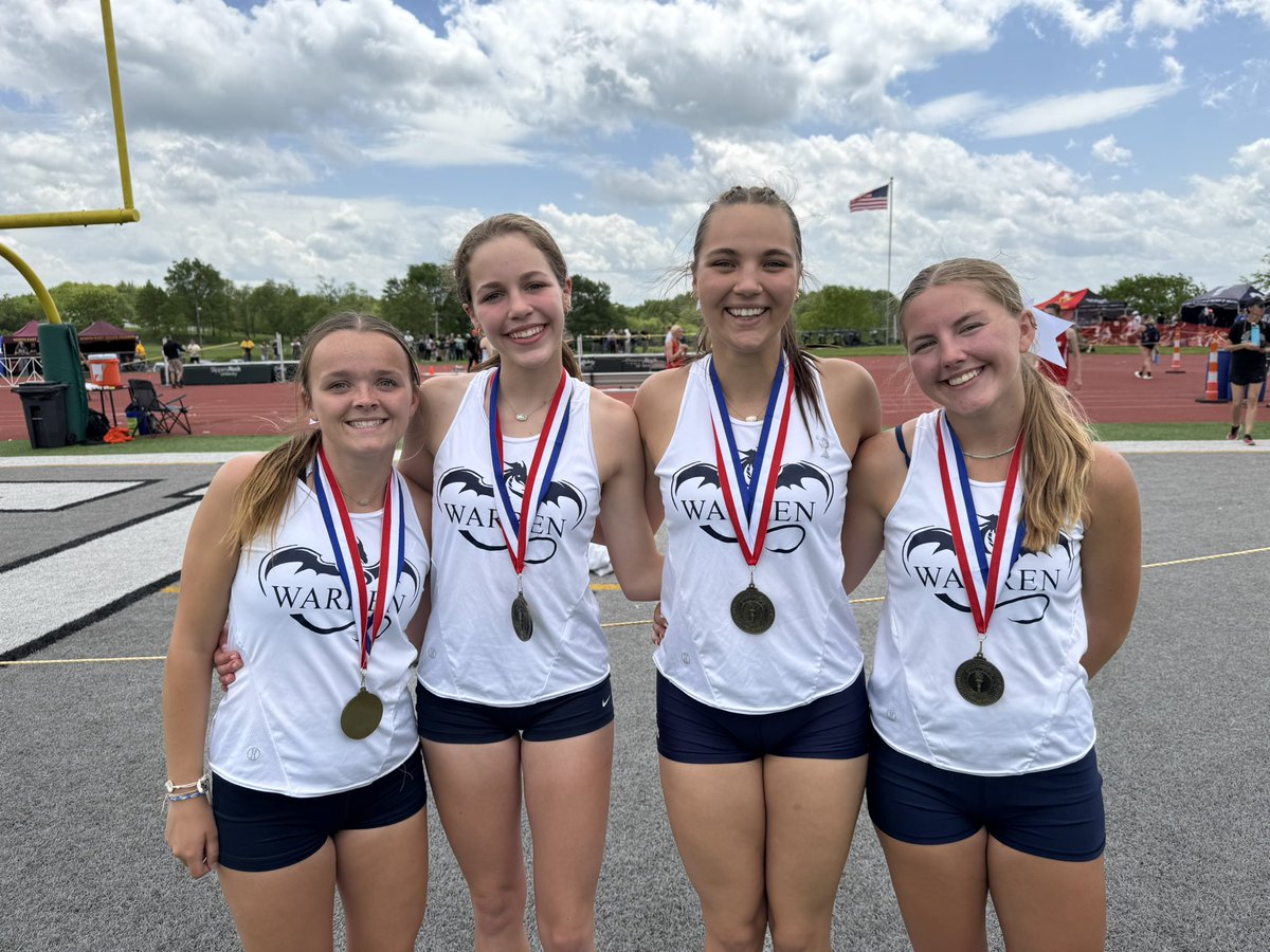 ETNreisenweber's tweet photo. Big congrats to the 3,200 relay D-10 champions!
2A girls Cathedral Prep
3A girls Warren
2A boys Lakeview 
3A boys McDowell https://t.co/bo6cNg5P7X