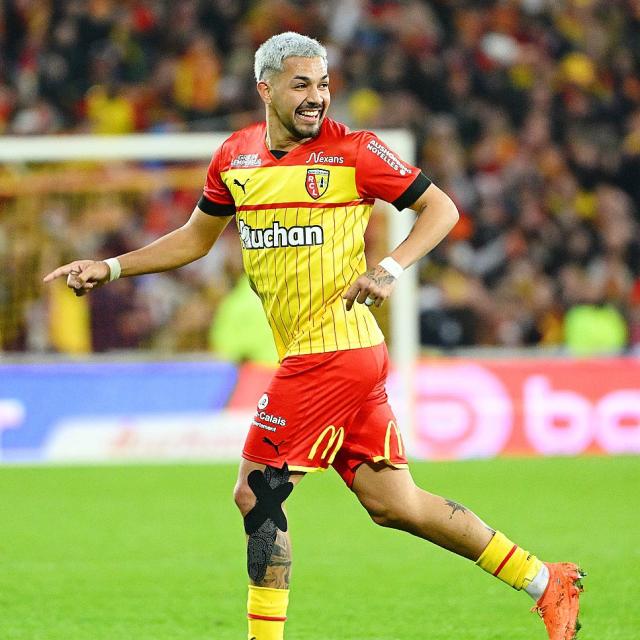 DeracheLyroy's tweet photo. Non ce match pas le dernier match de Facundo Medina sous nos couleurs sang et or. Je refuse d'y croire. 🥲🥲 #rclens https://t.co/uD4uL1jFuE