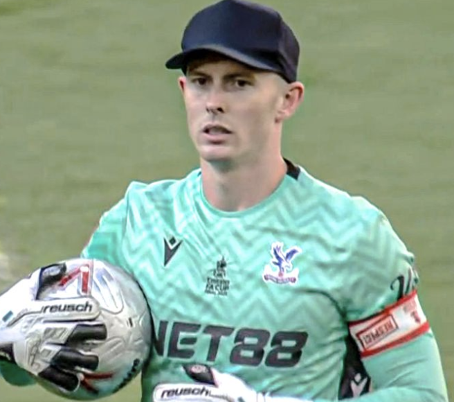 Footballtweet's tweet photo. 🧢 Wearing a cap in the FA Cup final. 

WE ARE SO BACK! https://t.co/wMsOQ4YS46