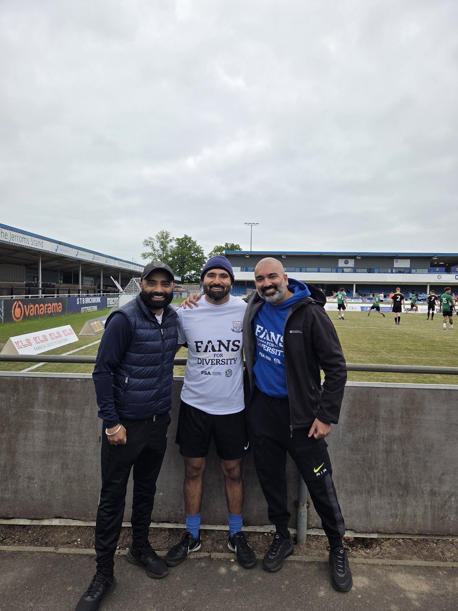 Had a great day at the <a href="/SolihullMoors/">Solihull Moors FC</a> 7-a-side Charity Tournament! Our <a href="/ApnaEngland/">Apna England</a> team made it to the semis, while some juniors also got the chance to have a kick about. Proud to represent &amp; create opportunities on &amp; off the pitch! #ApnaEngland #FansForDiversity ☀️⚽️