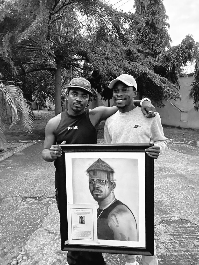 mfangucreatives's tweet photo. I gave this art piece to @Boyllona_ yesterday after his show in Makurdi and his reaction made my day. Big appreciation to @Jay6ix_himself for making it happen. โฅ๏ธ๐๐ฝ๐ฏ
#HomelessNationWideTour #llona #Homeless #homelessalbum #mfangucreatives #theresourceguy
#art #drawing https://t.co/gPj7i5QyNw