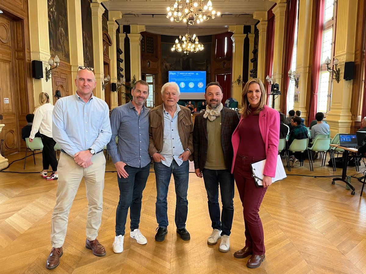 22e Forum international de la météo et du climat – Meet'up météo. Merci aux organisateurs pour l'invitation <a href="/Ch_Vannier/">Christian Vannier 💚🌎</a>  et à <a href="/KarineDurandpro/">Karine Durand</a>  pour l'animation de la session. #FIMC2025 <a href="/meteofrance/">Météo-France</a>