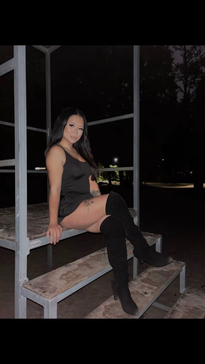 BlueSinderellaa's tweet photo. Fuck me there??? 😍😍 https://t.co/XtSDmYNmQs