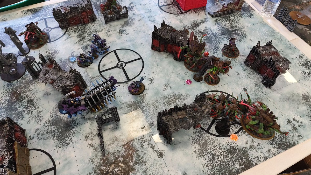 Jugando Warhammer 40k de chill.