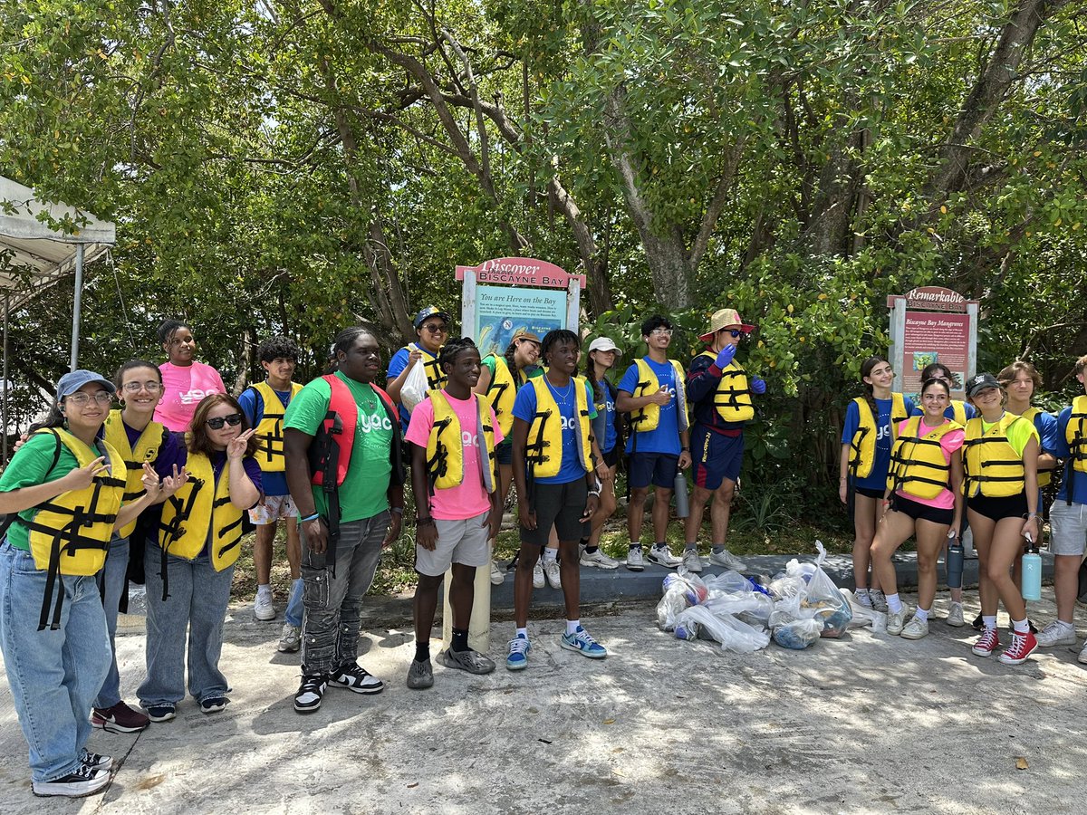RidgeInteracts's tweet image. Service is beyond a school day and the classroom @Southridge_SHS
We are proud of our Spartans part of Interact & @childrenstrust Youth Advisory Committee #YAC leading service project all throughout Miami-Dade! Building learning libraries & supporting healthy mangroves