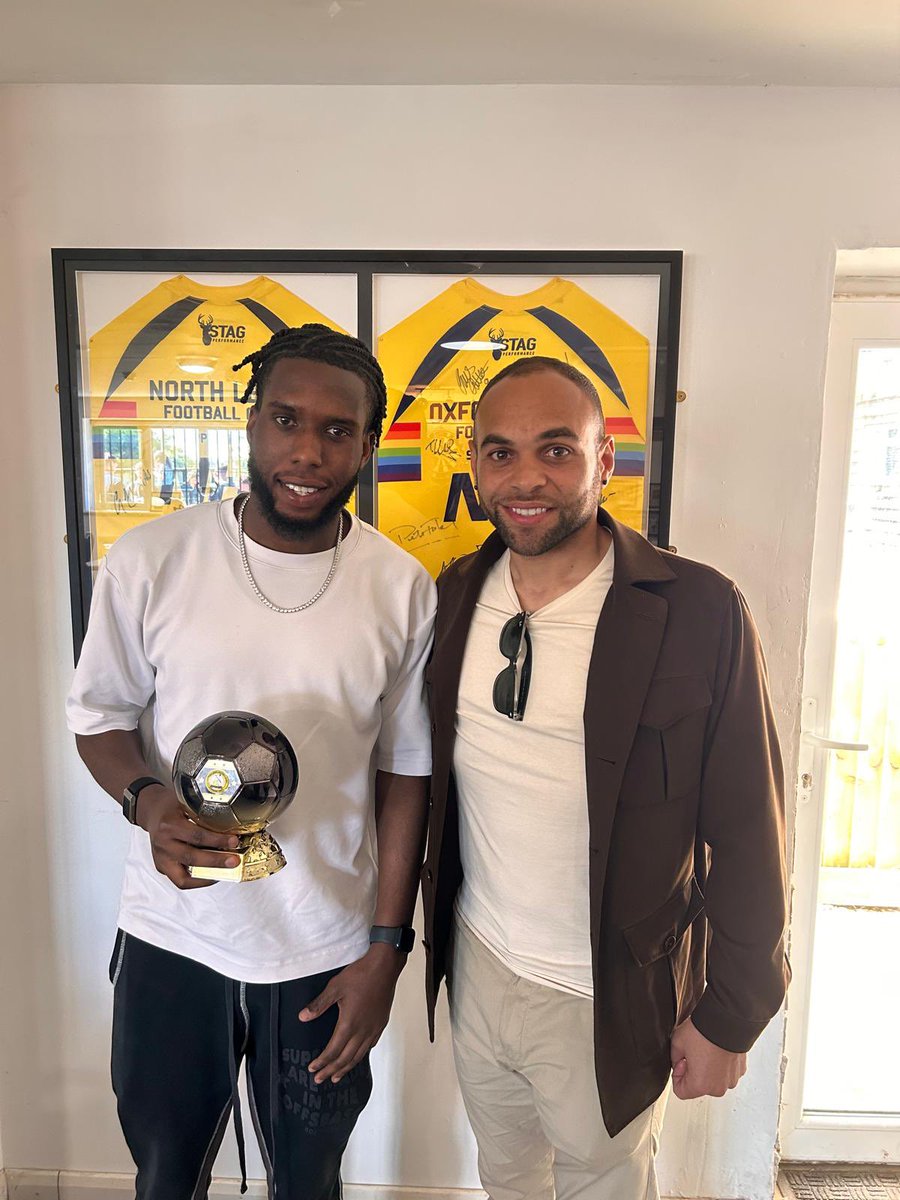 PelumiMaxwell01's tweet photo. Players player award, thank you Jesus I give him all the glory!

A big Thank you @NorthLeigh_FC and @morgs1111 a great guy in top club filled with Top people! 🖤 https://t.co/2VyycjMPP0
