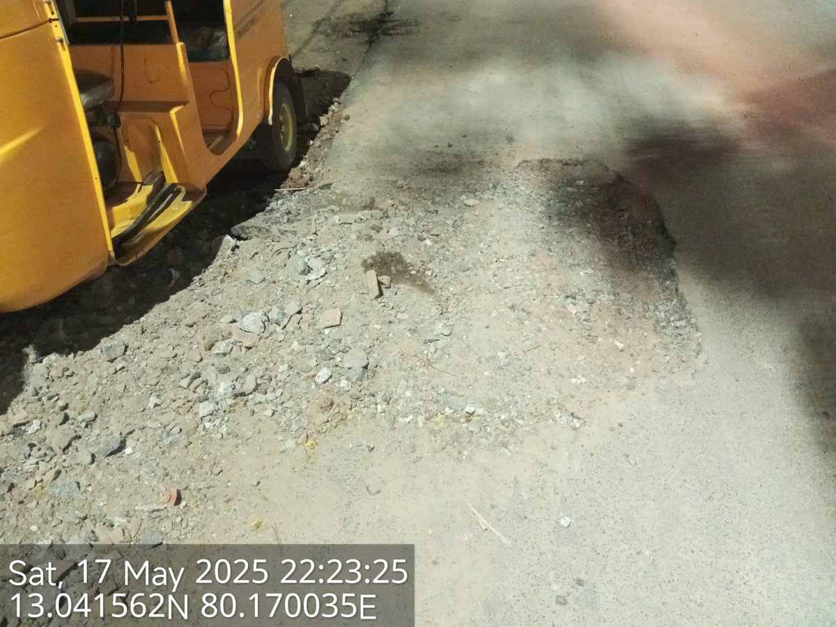 BalajiGopalanCH's tweet photo. #ChennaiCorporation
ZO11, WD152, Alapakkam Main Road.
Landmark: Varsha Court.

📌https://t.co/OXhasInc8D

Sub: #Roadcut #Damagedroad #Pothole
#RoadSafety #Hazards 

@chennaicorp 
@rdc_south 
@kgbias 
@CHN_Metro_Water #CMWSSB
@Chief_Secy_TN https://t.co/2IOJ9Oqwij