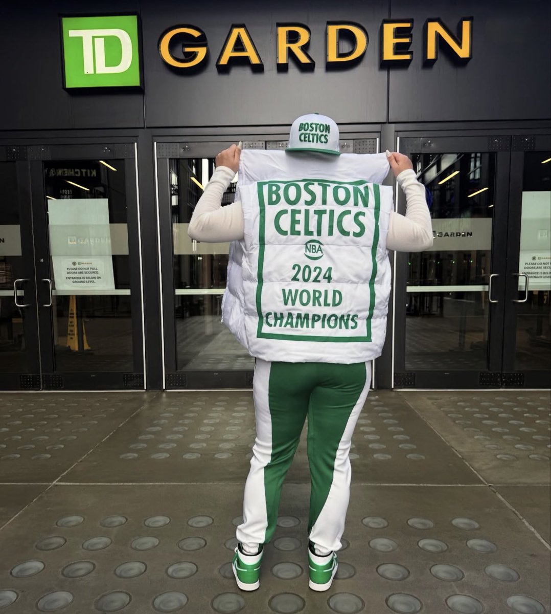 BriMarieD's tweet image. We saw a Banner go up, we also saw our player go down. We will rise again ☘️💯