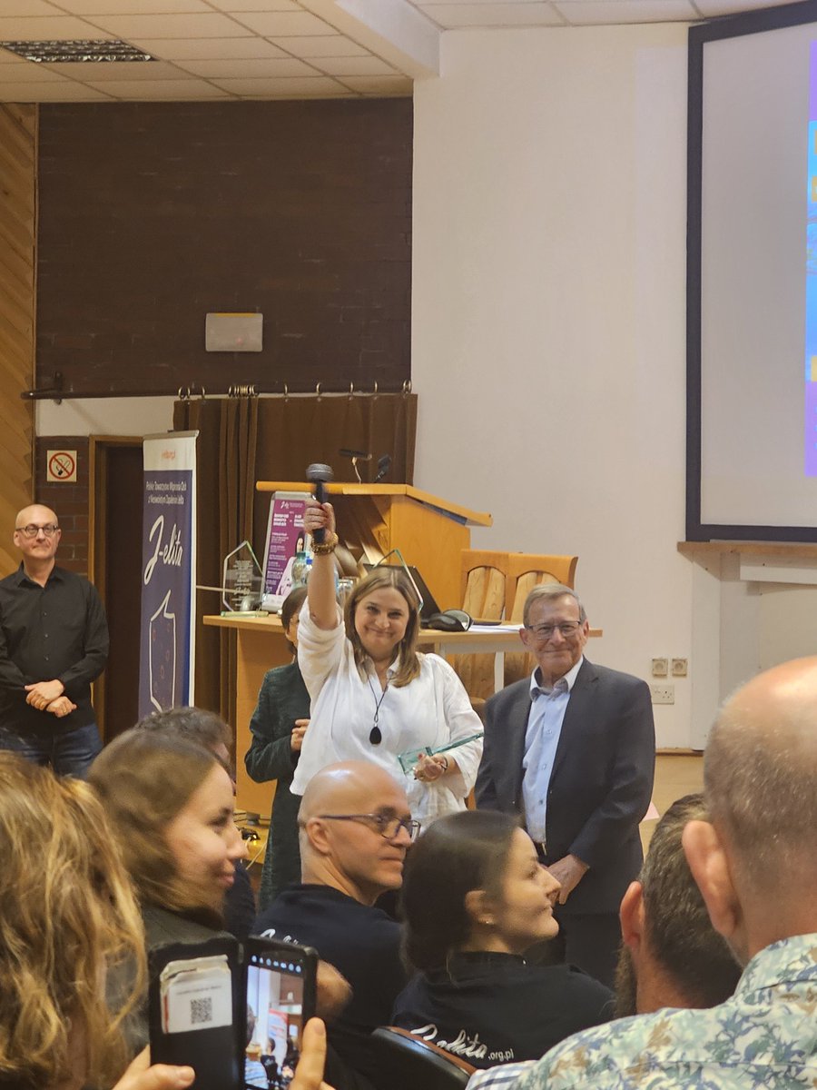 drRobinDud's tweet photo. π It was a great celebration of #WorldaIBDday & most of all
2οΈβ£0οΈβ£th π birthday of J-elita Society, part of @efcca π₯³
Time to meet all wonderful people π«Άπ» involved in helping #IBDpatients & honor of receiving gratitude β¨ award βΊοΈ
I feel happy & proud of this distinction β€οΈβπ₯