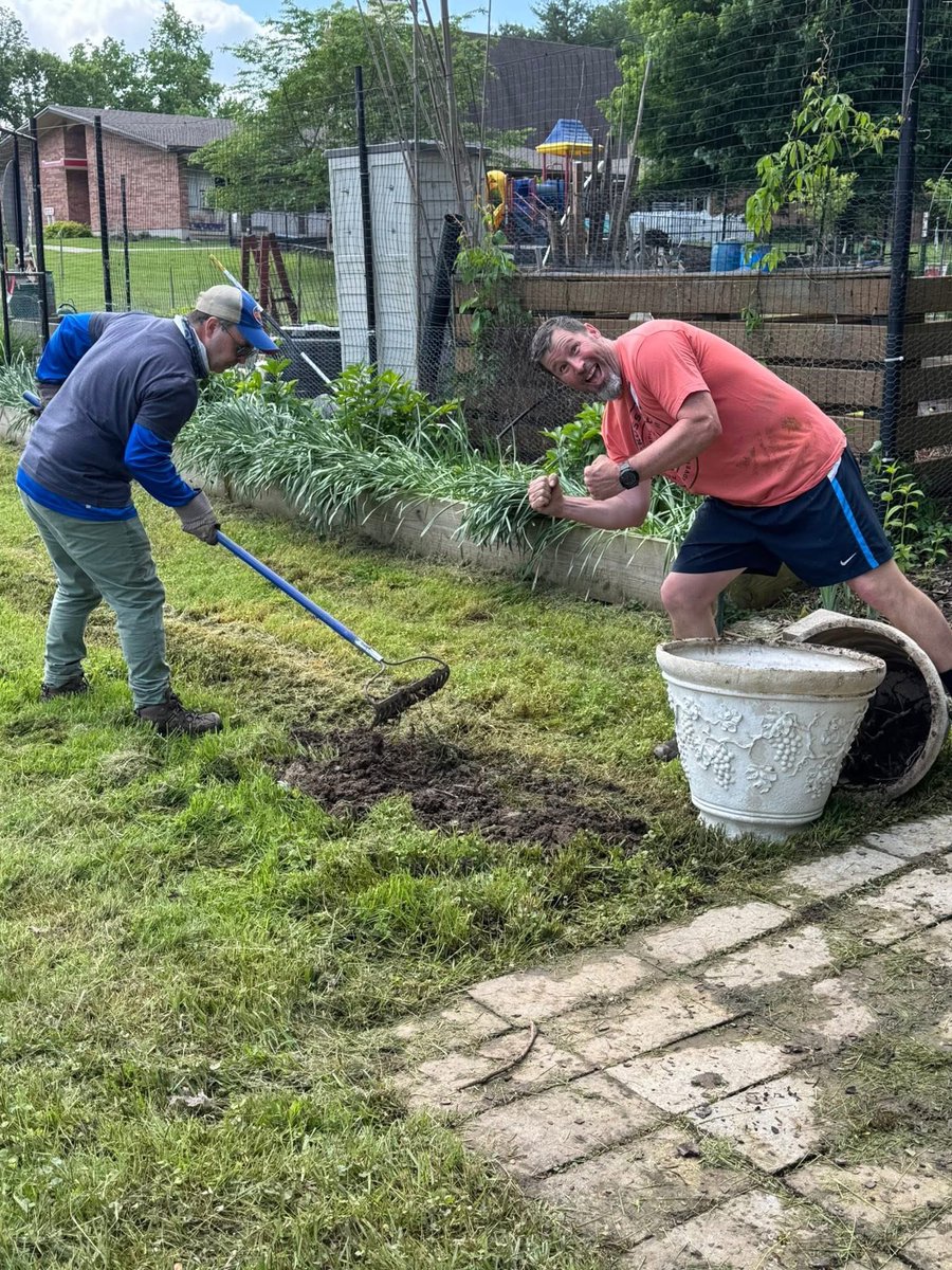 Jeff Benscoter (@jeffb2news) on Twitter photo Community garden work this morning at Loveland Presbyterian Church with <a href="/Sheribens/">Sheri Sparks Benscoter</a> and 20 <a href="/crsrdschurch/">Crossroads Church</a> friends! Love what this church is doing with its civic garden to feed those in need. Community garden work this morning at Loveland Presbyterian Church with <a href="/Sheribens/">Sheri Sparks Benscoter</a> and 20 <a href="/crsrdschurch/">Crossroads Church</a> friends! Love what this church is doing with its civic garden to feed those in need.