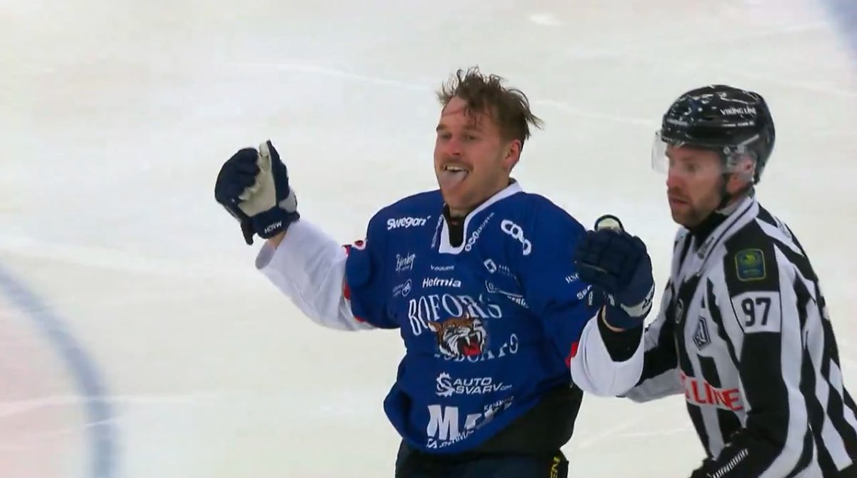 <a href="/Lennartssonv/">Viktor Lennartsson</a> gör debut i Lokattsradio! 😸📻🏒