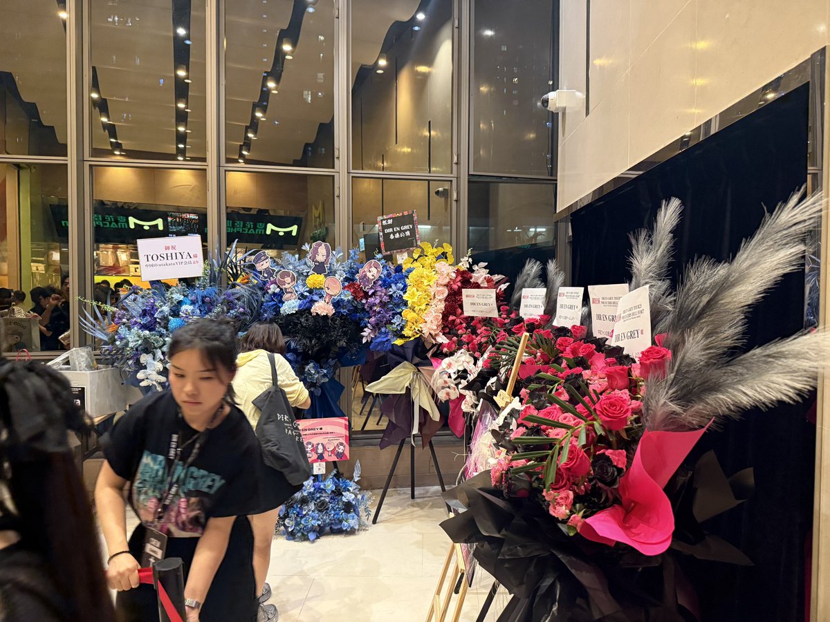 amano_yamiyo's tweet photo. 6年ぶりのディル
6年分のヘッドバンキングした今夜
本当最高だわ
香港でのライブは初めてでめっちゃ楽しかった
そして2ヶ月探してきたツアーTは今夜帰ったらやっと見つかった🙈
今日着たいのになー
明日まだあるから楽しみー
#direngrey #WhoIsThisHellFor https://t.co/VYsvQrOotv