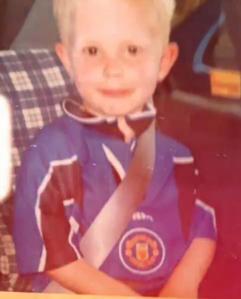 Utdtruthful's tweet photo. 🏆❤️ Everyone at United are proud of you, Dean Henderson. Congratulations, fully deserved. 👏 https://t.co/bVhPvZRuHu