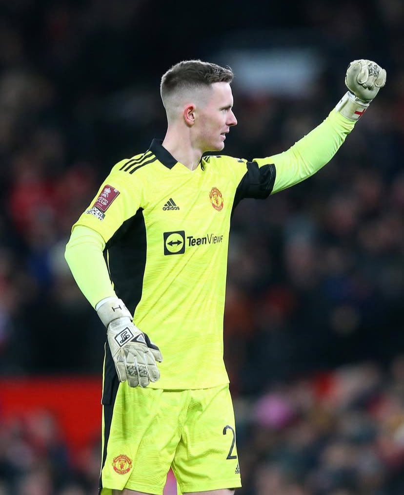Utdtruthful's tweet photo. 🏆❤️ Everyone at United are proud of you, Dean Henderson. Congratulations, fully deserved. 👏 https://t.co/bVhPvZRuHu