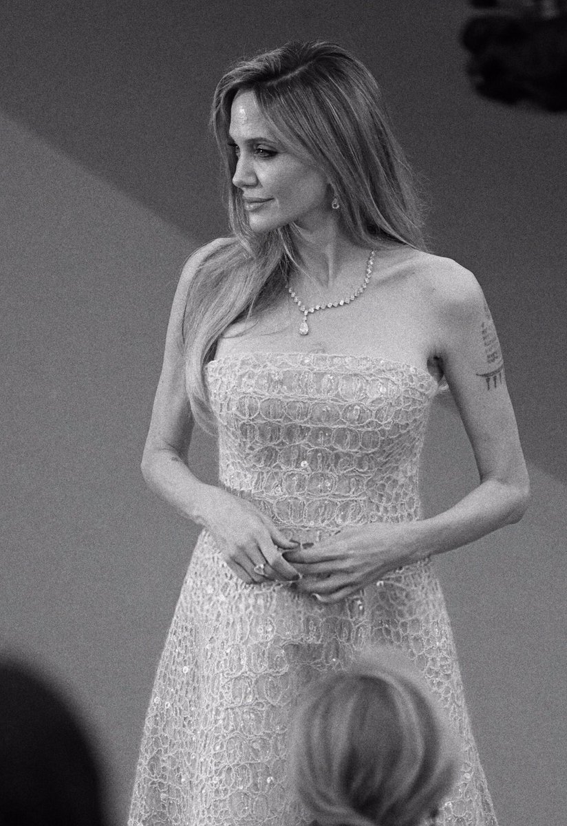 ajolieweb's tweet image. A beautiful goddess 🖤🤍😍