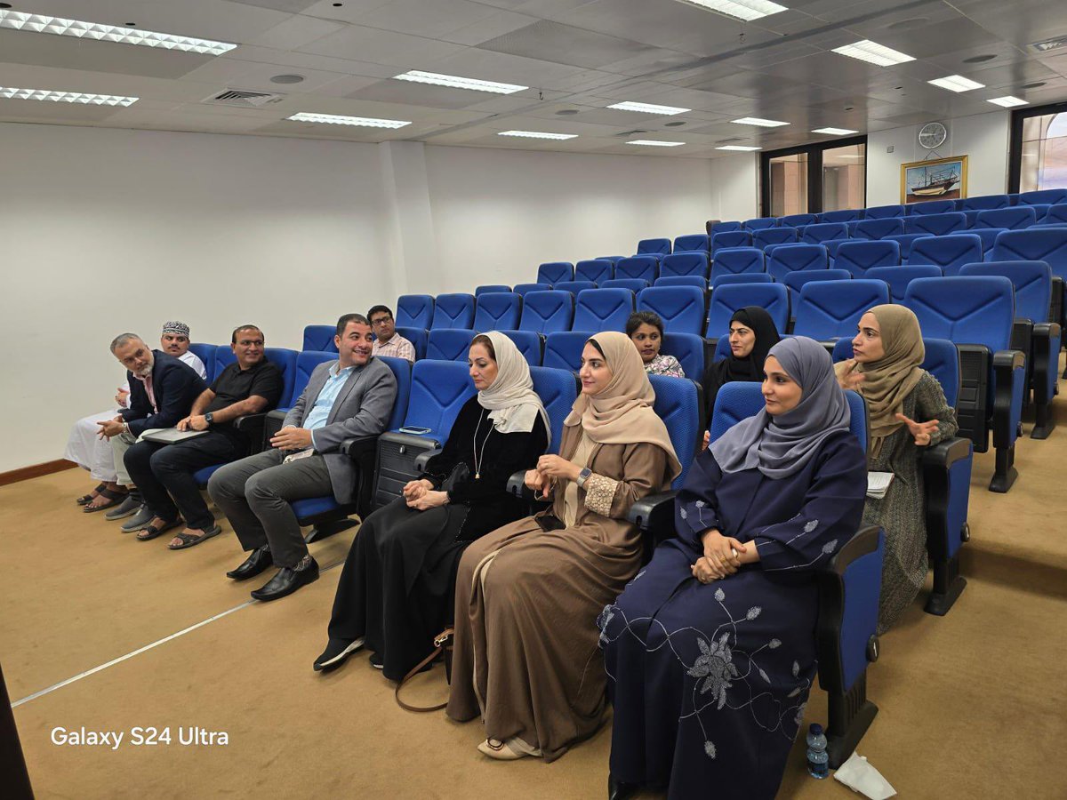 squceps_info's tweet photo. سلطت وحدة التدويل في #كلية_الاقتصاد_والعلوم_السياسية الضوء بوضوح على المزايا الهامة للتعلم الدولي التعاوني عبر الإنترنت (COIL) في ندوتها القيّمة التي أقيمت مؤخرًا تحت عنوان "تواصل عالميًا، تعلم محليًا: قوة شراكات COIL". وقد قام عدد من اعضاء هيئة التدريس بالكلية وهم الدكتور خالد حسين، والدكتور رامو بالاليكا، والدكتورة دلال الخاطري، بتوضيح الكيفية التي تساهم بها المشاركة الفعالة في مبادرات COIL في تعزيز تطوير مهارات أساسية للمو��طنة العالمية، وتشجيع التفكير الإبداعي في حل المشكلات من خلال تبني وجهات نظر متنوعة، وبناء قدرات قيّمة في مجال التواصل الفعال بين الثقافات المختلفة. كما أكدت عروضهم الشائقة على أن شراكات COIL تمثل مسارًا حيويًا وسهل المنال يُمكّن الطلاب من اكتساب تجارب دولية قيّمة وتنمية عقلية عالمية راسخة، وكل ذلك وهم في رحاب جامعتهم.