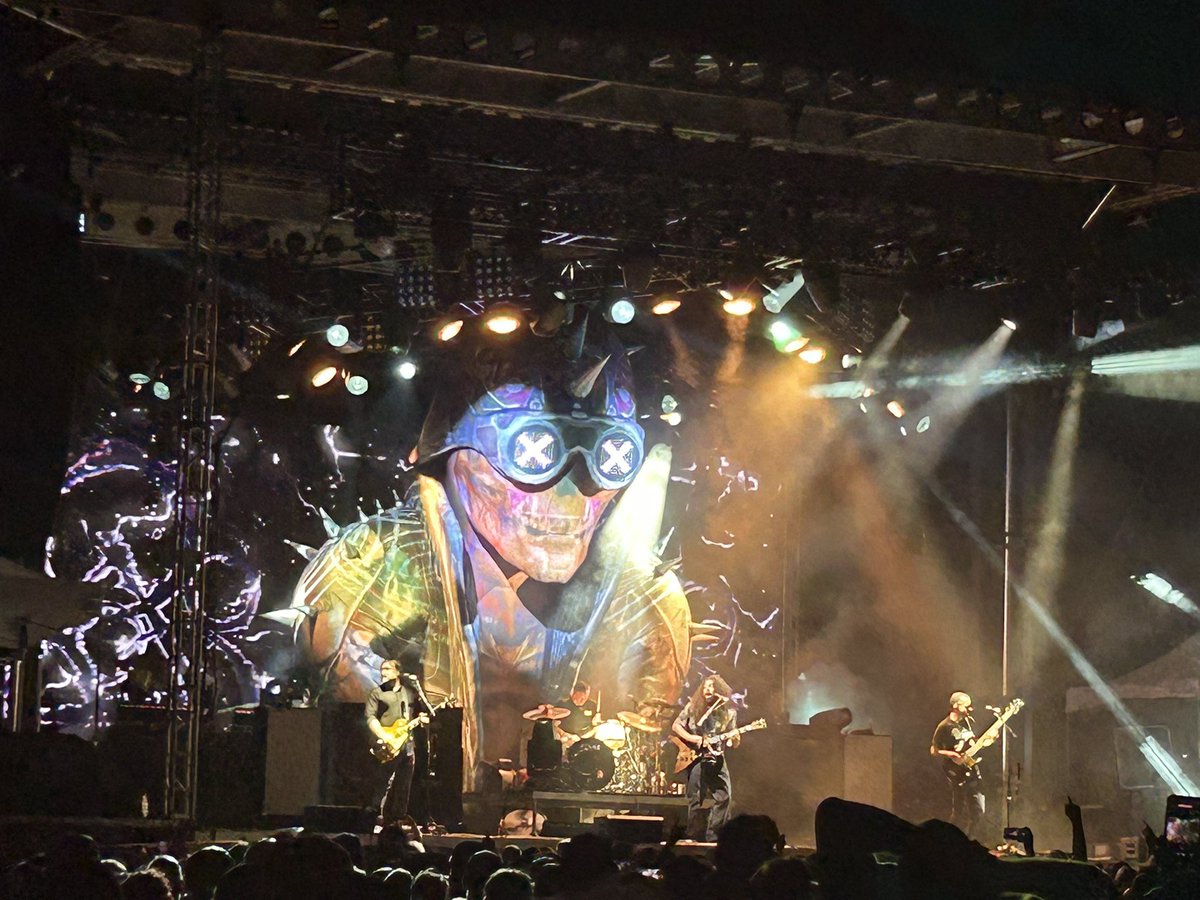 StormRider912's tweet photo. Despite all the tornado warnings and emergencies last night, which I cranked out a ton of them on my FB, I was still able to enjoy the @mastodonmusic & @Coheed concert #FireflyDistillery in #NorthCharlestonSC. https://t.co/aXOj6TPcRm