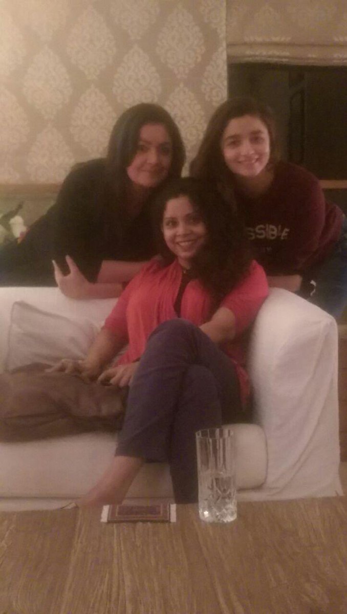 सब मिले हुये हैं …तार बहुत लंबे हैं 
#JyotiMalhotra