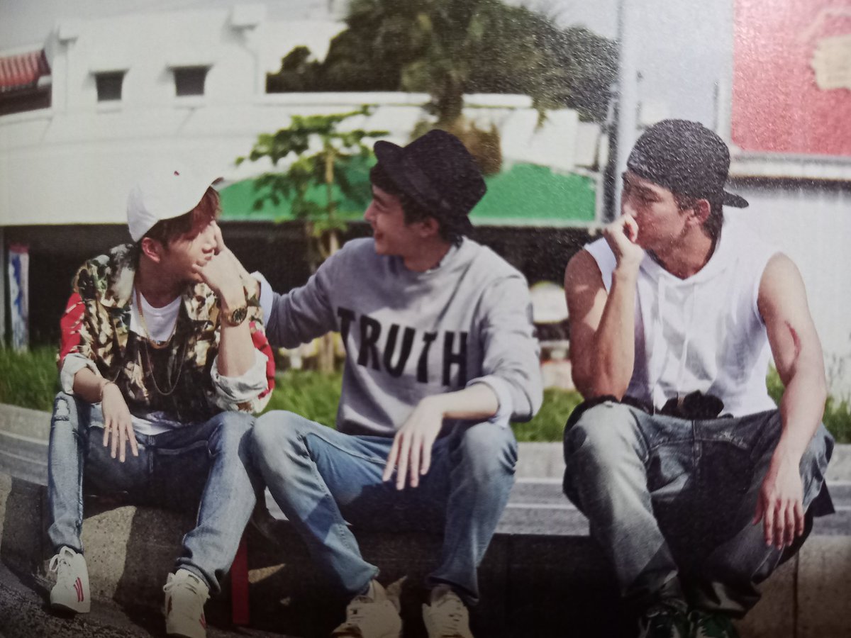 kobangwiyeobda's tweet photo. Looks like fun✨️
OKINAWA
#2PM
#2PM_JapanDebut_14th_Anniversary 
#2PMJUN_K
#2PMNICHKHUN 
#2PMTEACYEON 
#2PMWOOYOUNG 
#2PMJUNHO 
#2PMCHANSUNG 
Congratulations 🎊 https://t.co/V0PpCJv0ks