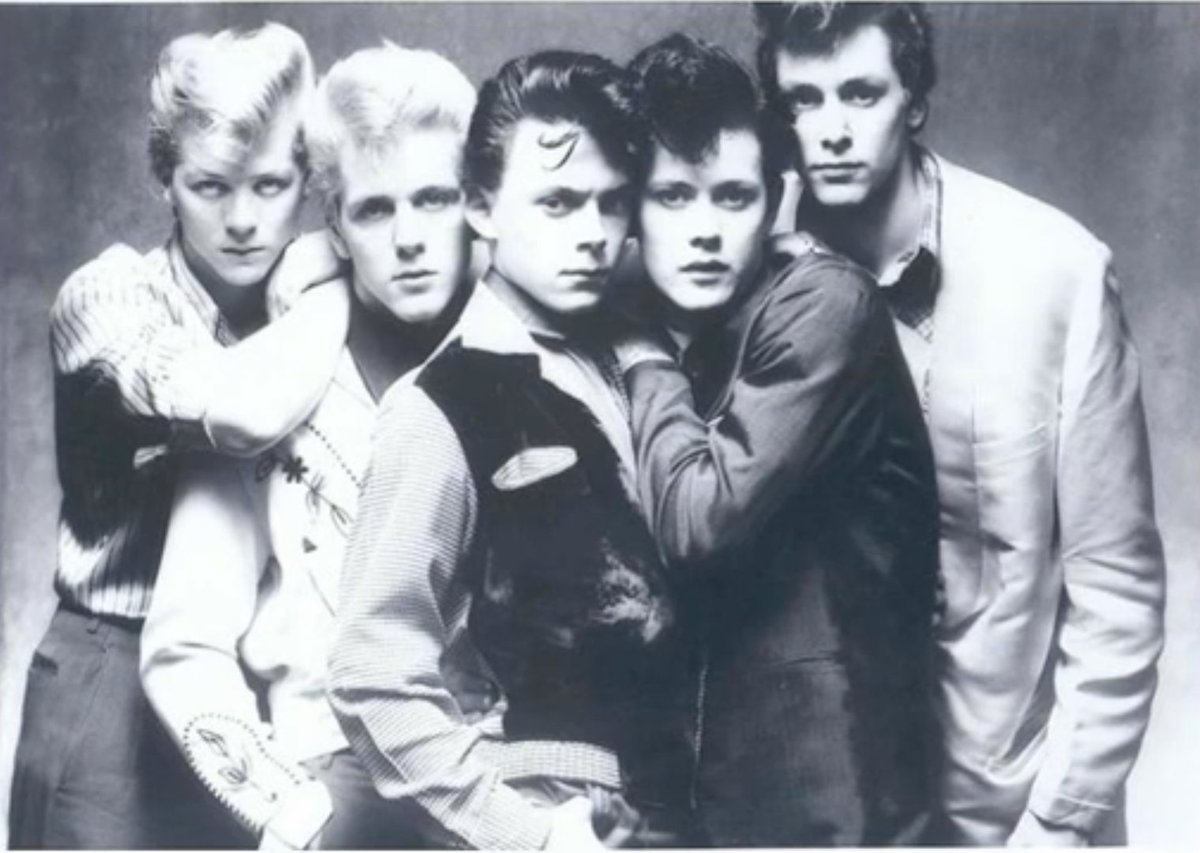 50sRockabilly's tweet photo. ◆◇🐓＃Rockabilly 📻◇◆

🐈‍⬛🎲＃LeviDexter 👑💎
🔥🎼Just Go Wild Over Rock 'n' Roll🎙️🎸🥁♬💖

You Tube
▶https://t.co/TAT2Y2vOKB⏯
Levi Dexterの「Just Go Wild Over Rock 'n' Roll」は1980年にシングルとして初発売、1981年のアルバム『Levi Dexter &amp; The Ripchords』に収録。 https://t.co/7QYGrD1Hbm