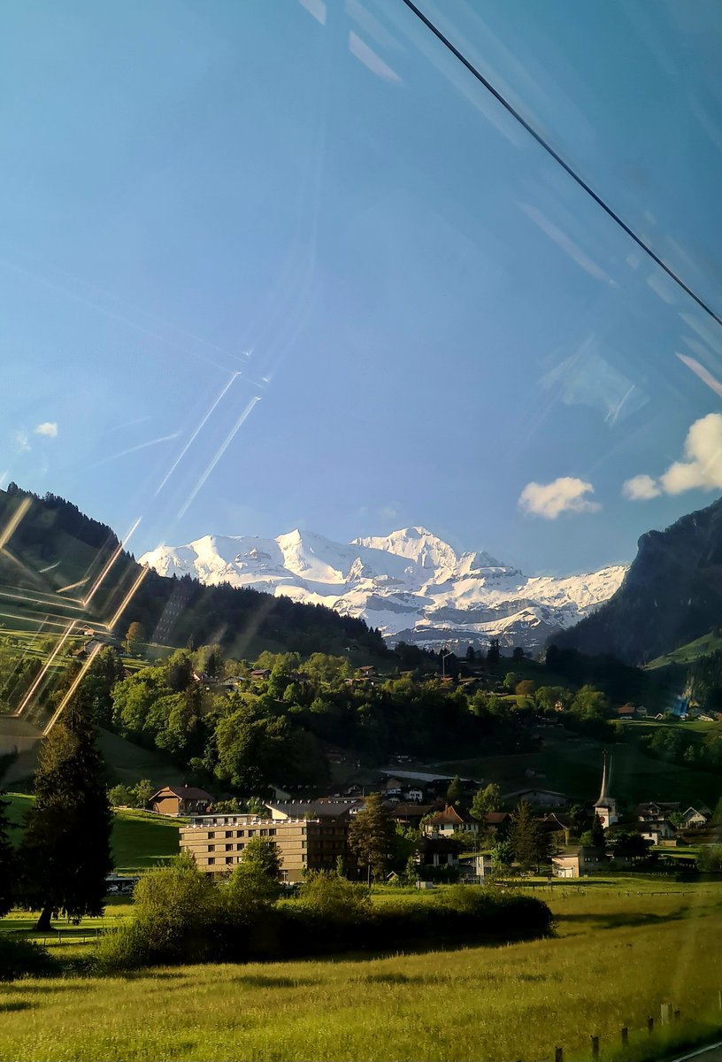 simugfeller1's tweet photo. Camino hacia Valais/Wallis 🏔🇨🇭 #Montane 
@EsportivaAksa @spo https://t.co/kc9Y7Hznwg
