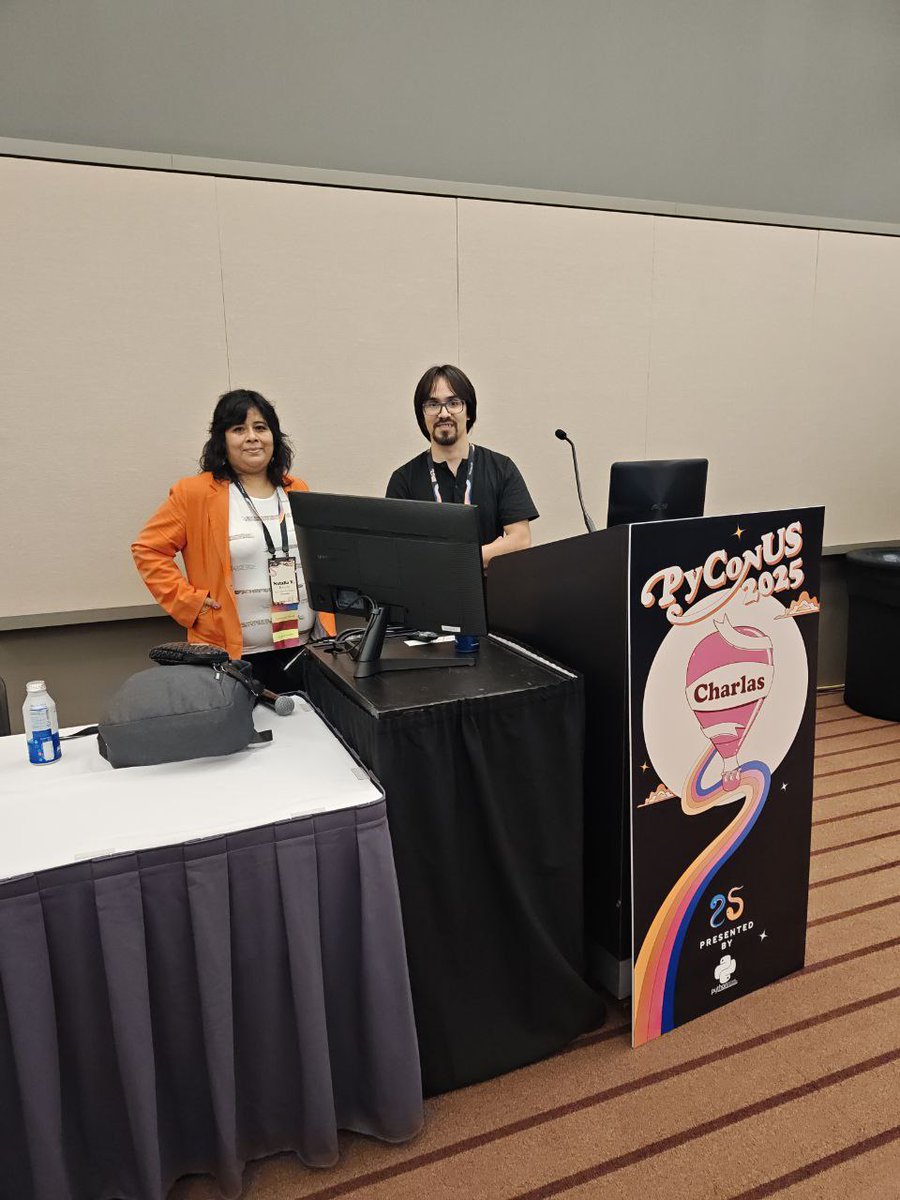 🎉¡Así estuvo el primer bloque de #PyConCharlas en #PyConUS 2025!

El viernes 16 arrancamos con charlas increíbles en español🐍

🛰️ GeoMonitoreo – Natalia &amp; Carlos
⚙️ Rendimiento en Python – Kevin
🎙️ DataSoul Podcast – Laura &amp; Valentina
📊 Python + Quarto – Riva

#Python #PyCon
