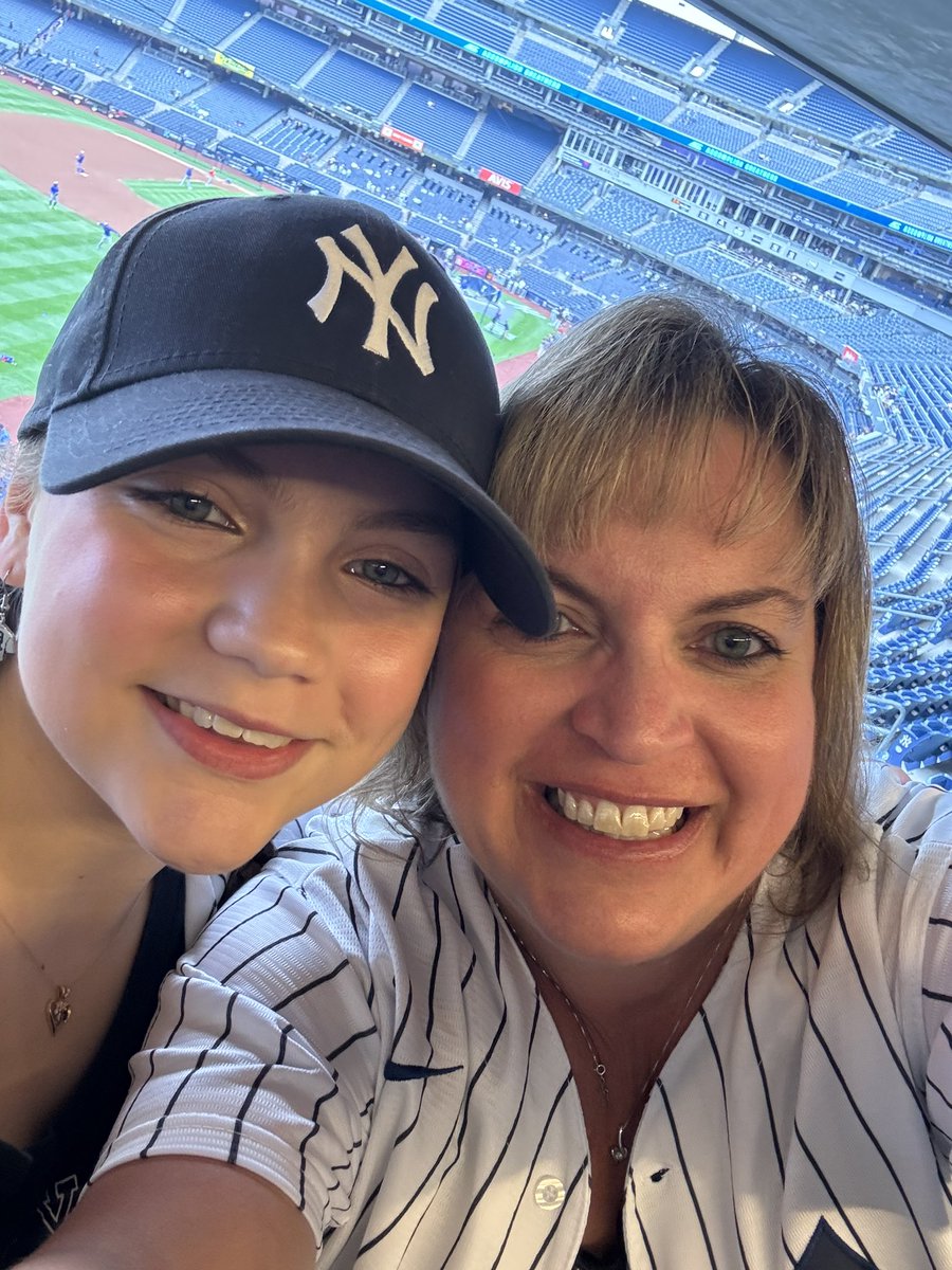 HeidiLogie's tweet photo. Let’s go Yankees! 

#RepBX https://t.co/BiOIdHW2LL