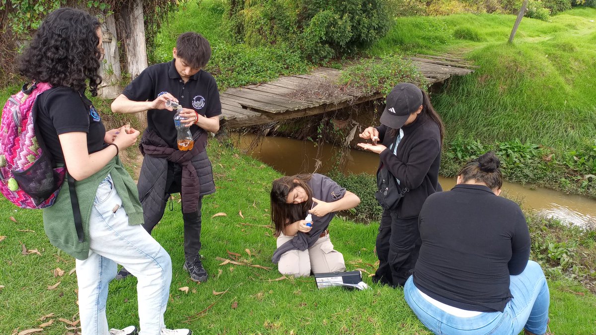 UdesaUptc's tweet photo. Hoy se desarrolló la jornada un día caminando ríos #WalkingRivers. El río Jordan, eje ambiental de la ciudad de Tunja, fue el protagonista! Reconocerlo como ecosistema  estratégico, hábitat y  corredor biológico, escencial en territorios resilientes. Otra mirada se necesita... https://t.co/egCdJlDk4V