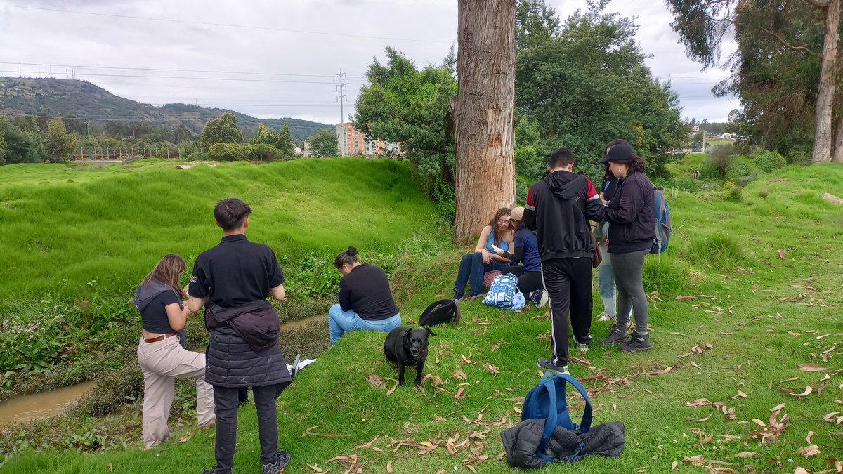 UdesaUptc's tweet photo. Hoy se desarrolló la jornada un día caminando ríos #WalkingRivers. El río Jordan, eje ambiental de la ciudad de Tunja, fue el protagonista! Reconocerlo como ecosistema  estratégico, hábitat y  corredor biológico, escencial en territorios resilientes. Otra mirada se necesita... https://t.co/egCdJlDk4V
