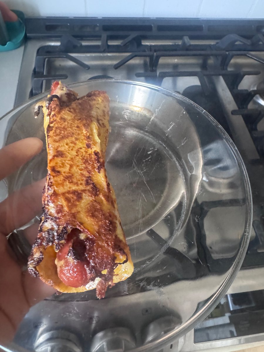 troymccabe's tweet photo. @tacobell please add French Toast Glizzurito to your menu https://t.co/2iGeUEco33
