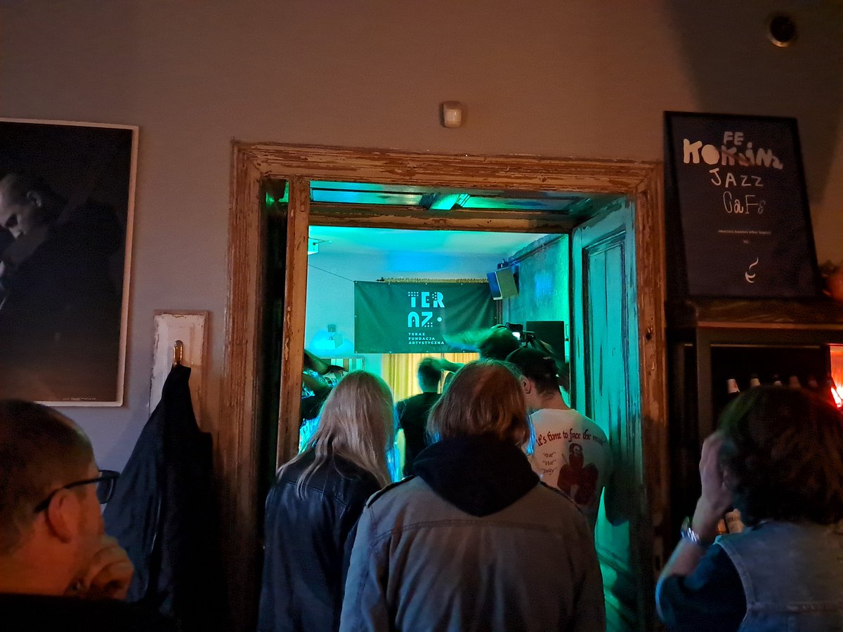 OpoznionyGracz's tweet photo. Grane jest. Niemal pod moim blokiem to wstałem z wersalki, zmieniłem gacie i jestem. Ziomy z lokalnych #SixStepsForward i #Dethops + goście z #VermintideVisions + #StigmaMortis. 🍻 https://t.co/zAgo5EsUCo