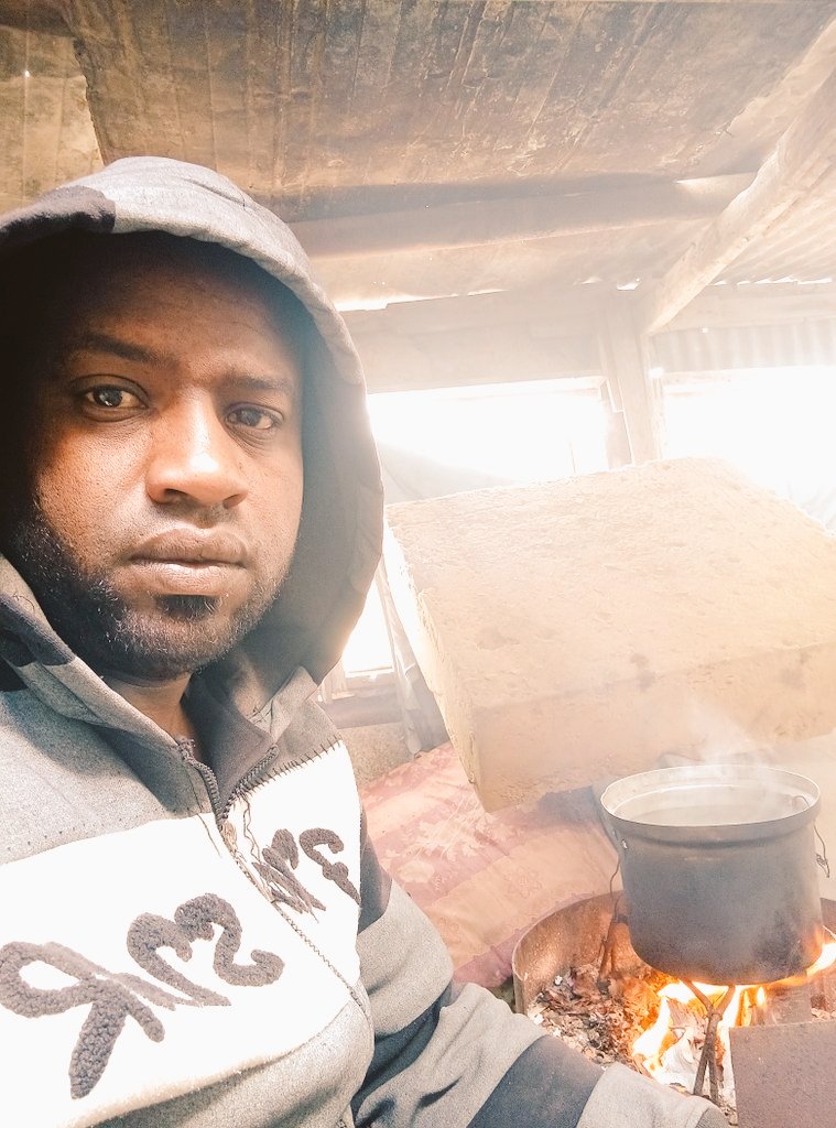 Sa1Rooroo's tweet photo. Gaza: My family (a mother, father, and 3 children) and 3 orphans I support are facing hunger and cold. Your small donation is life-saving for them. Don't hesitate to extend a helping hand and spread the word.
https://t.co/uOdbVwzGpp
 #Gaza_is_crying_for_help #Donate_to_save https://t.co/4dRGnHFzWE