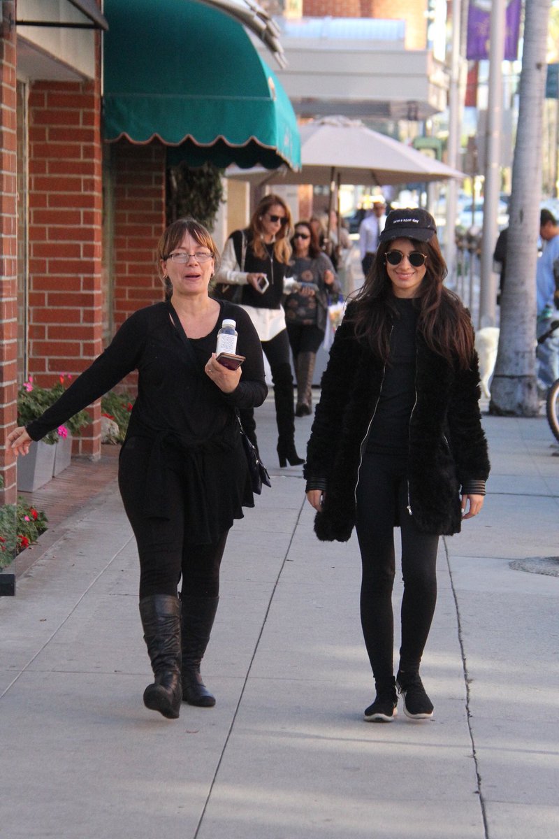 30.11.2016 | CANDIDS - Sinu e Camila passeando por Beverly Hills