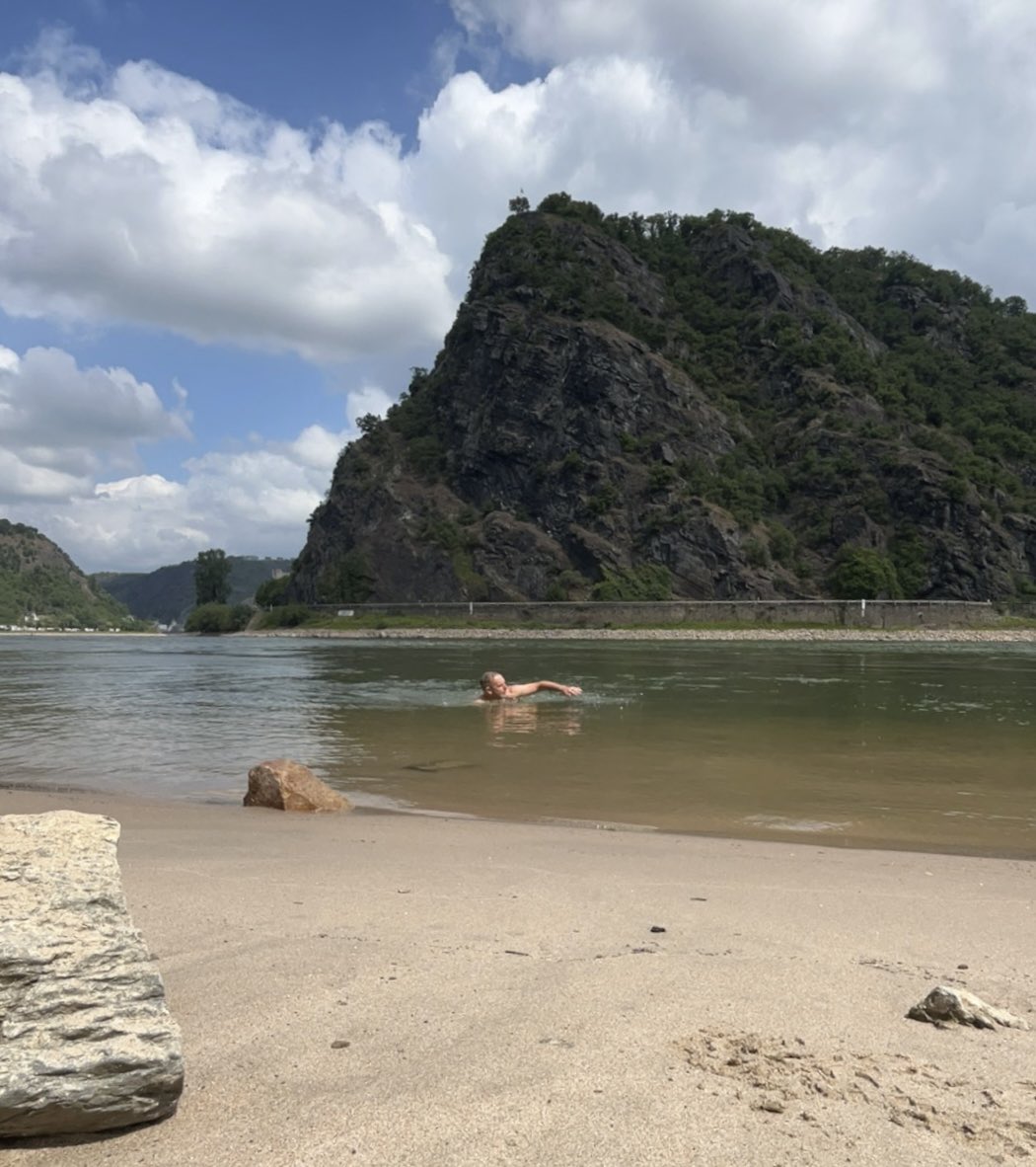 sturalph's tweet image. Somewhat waylaid, but still on my way to BioMalPar by whatever mode of transport I can find #EMBLMalaria