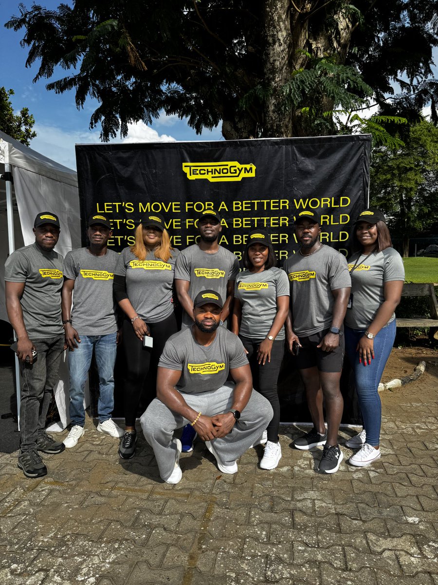macblakefitness's tweet photo. Golf ⛳️ + Recovery 🧘🏾‍♂️
Stretching golfers at the World Corporate Golf Challenge 2025, as part of the Technogym x BPL Wellness team.

Keeping the body sharp, swing-ready, and pain-free.
#MoveWellPlayWell #TechnogymNG #BlakeFitness #golf https://t.co/kka3my5UvK