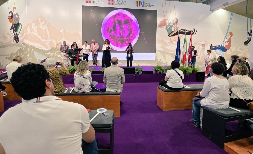 Come è  tradizione al #SalTo25 in #ArenaPiemonte, ecco #IncipitOffresi, prima semifinale, decima edizione: campionato rivolto ad aspiranti #scrittori e #scrittrici, che si sfidano con "incipit" giudicati dal pubblico. Con Chiara Pacilli ed Enrico Messina. #ScuolaHolden #FUIS