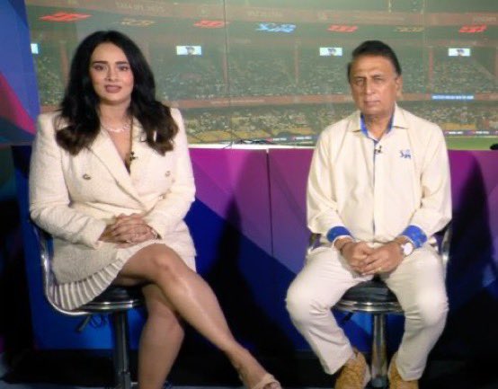 Yashwant_Saroha's tweet image. 😂 Everything is temporary, but Sunil Gavaskar wearing Mayanti Langer’s pants is permanent! 😭
😇😇😇😇
#RCBvsKKR #KKRvsRCB #Thuglife