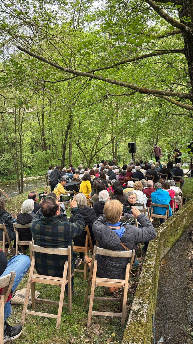 ajcamprodon's tweet photo. 🎼🏞️😎 El Microclima de primavera permet descobrir espais increïbles per gaudir de la música i la natura. Aquest dissabte amb Guillem Ramisa a la font del ferro ‼️🤗 @festmicroclima
#microclima #concertsalanatura #Camprodon https://t.co/8T785UCpJk