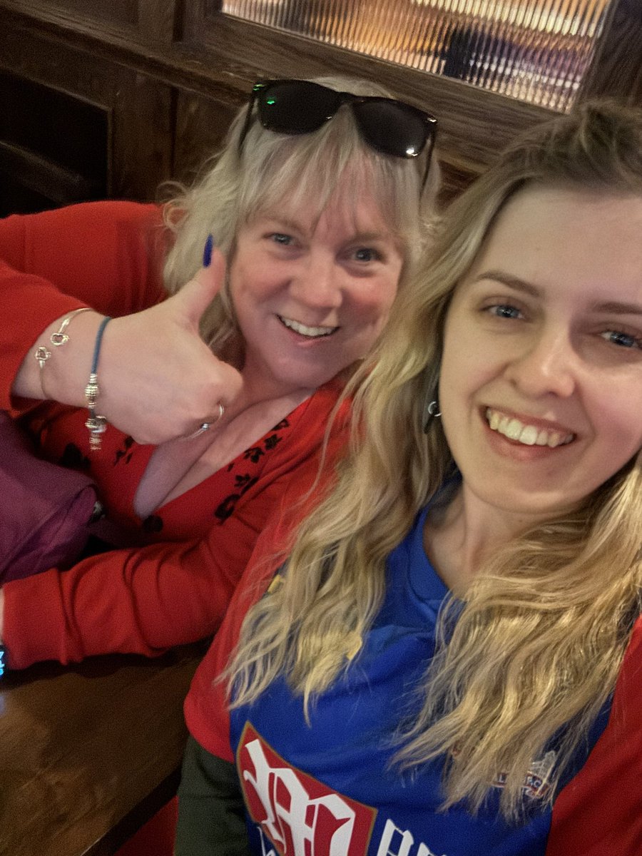 chloe_e_97's tweet photo. Buzzing to see you tonight @ollymurs !!
Our day at the o2 has gotten off to a banging start!! ❤️💙🦅🥳 https://t.co/1sZyzx2B0w