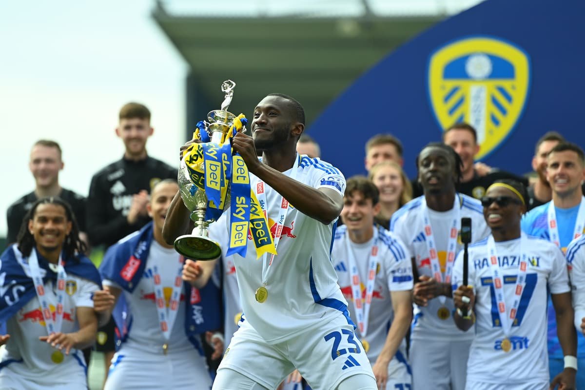 Josuha Guilavogui leaves Leeds United with the club record for most league games played without losing (16), the best league win percentage (87.5%) and the most league games played at Elland Road with a 100% win ratio (9/9). Lovely man. #lufc