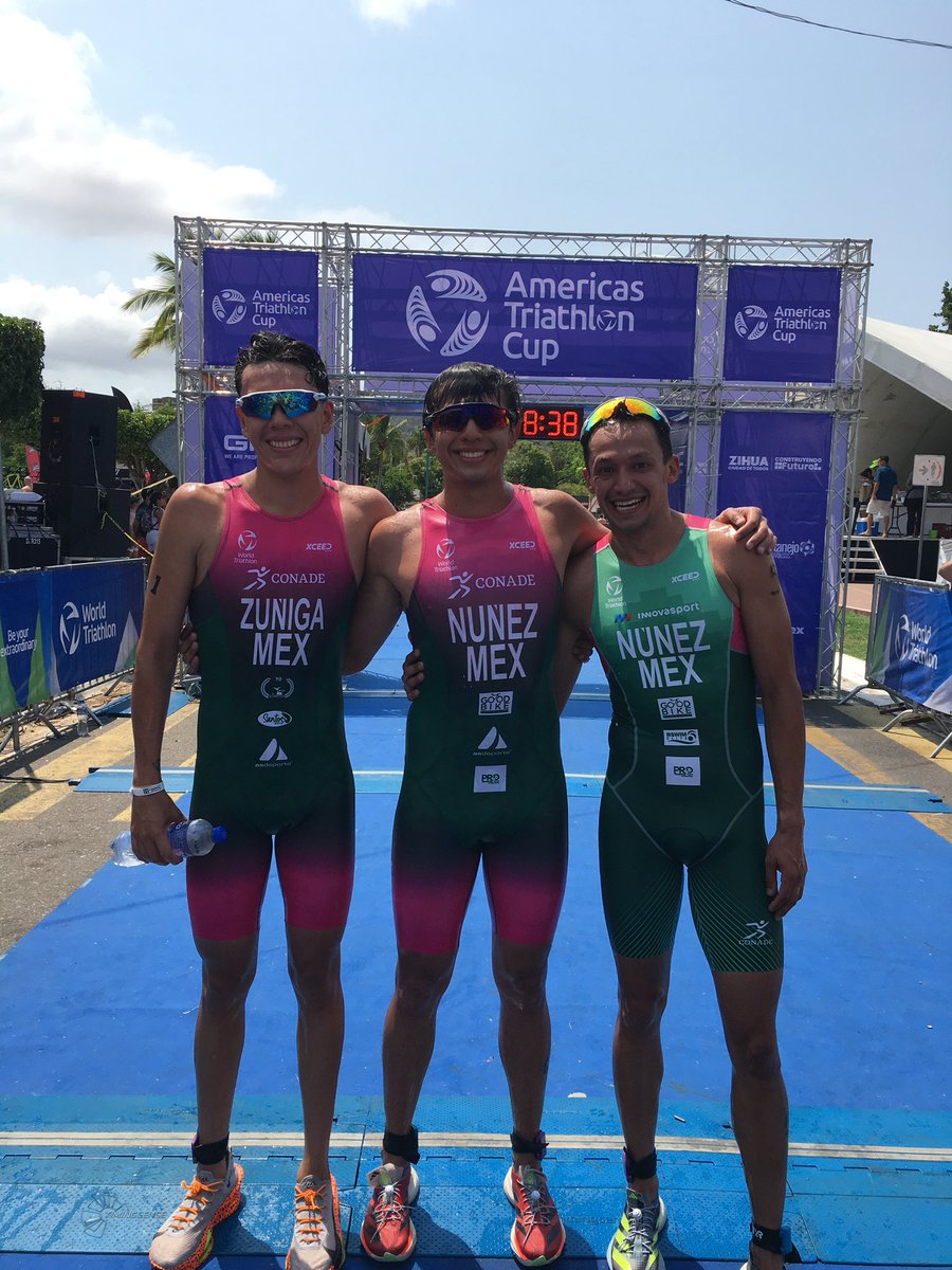 Podio completo para 🇲🇽 en la Copa Continental Ixtapa-Zihuatanejo 

🥇Eduardo Núñez 🇲🇽 56:46
🥈 Darell Zúñiga 🇲🇽 56:50
🥉 David Núñez 🇲🇽 56:58

#ccixtapazihuatanejo