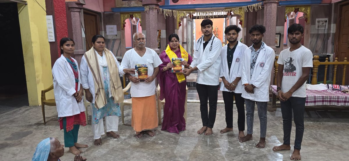 kamleshjangde15's tweet photo. कात्रेनगर स्थित सिद्धविनायक मंदिर में समर्पण फाउंडेशन ट्रस्ट के चिकित्सीय दल का स्वागत व सम्मान
सदाशिव गोविंद कात्रे जी की स्मृति में चल रहे नि:शुल्क चिकित्सा अभियान में कुष्ठ रोगियों को सेवा देने के लिए ट्रस्ट का आभार।
#समर्पण_सेवा #कुष्ठ_निवारण #SamarpanFoundation
@BJP4CGState https://t.co/9GaAM8VWMS