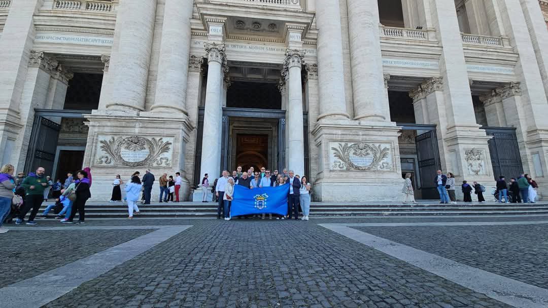 Un grupo de melillenses, entre quienes está el vicario Eduardo Resa, participa este fin de semana en el Jubileo de las Cofradías en Roma.