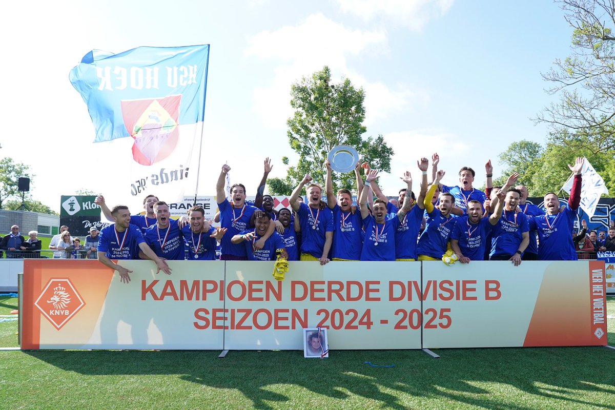 HSV Hoek is kampioen geworden in de Derde Divisie B. 🥇
 
Van harte gefeliciteerd! 👏
 
#VierHetVoetbal