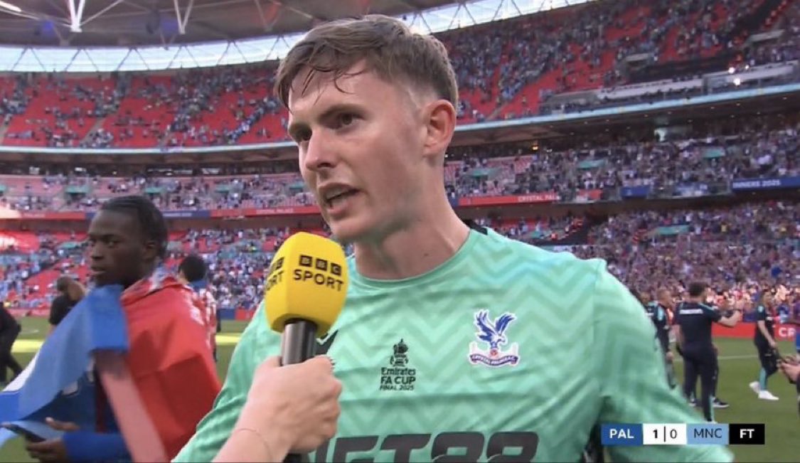 Mercado_Ingles's tweet photo. Dean Henderson: 

“Perdí a mi padre al principio de la temporada y lo extrañaré hoy, pero estuvo conmigo. Esta victoria está dedicada a él". 👏❤️ https://t.co/obtIHwIVDX