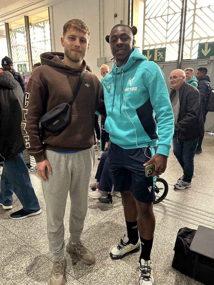 Joe_Hunt20's tweet photo. It’s great seeing your mates do well @EbereEze10 #qpr #cpfc https://t.co/RG2f41Djba